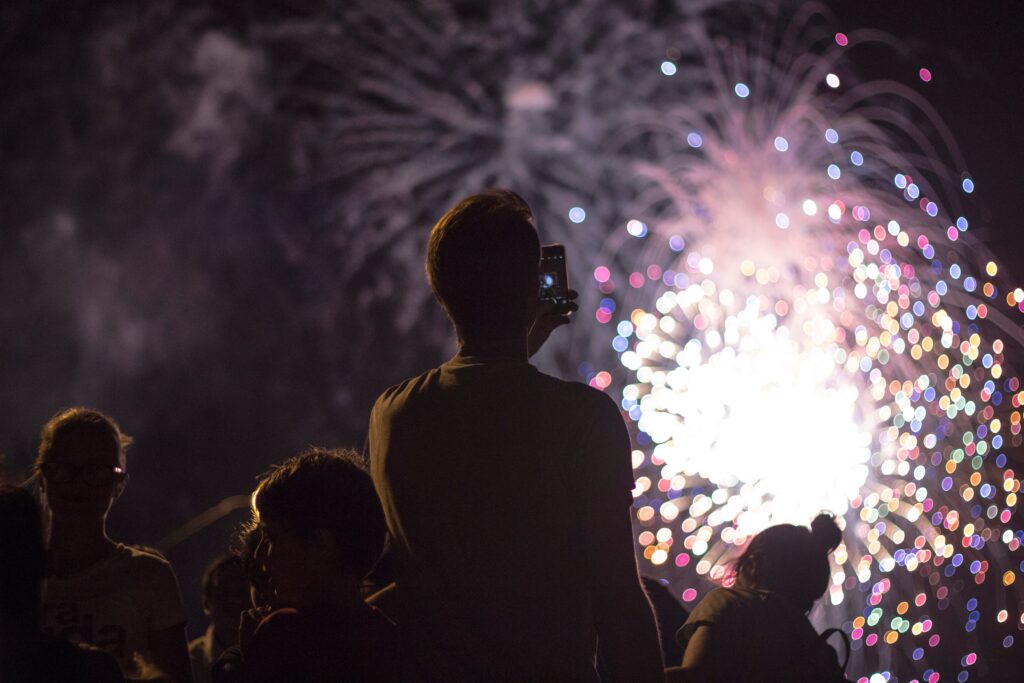 天神祭花火の穴場で特に綺麗に花火が見える場所はどこ？